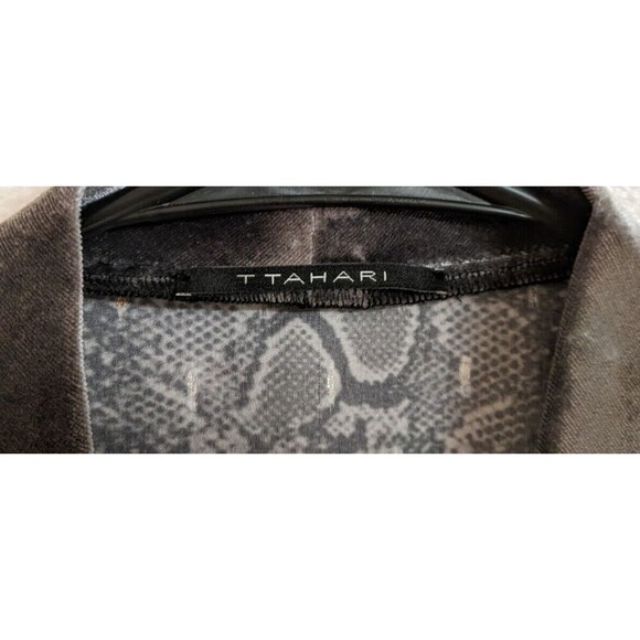 Women's T Tahari V-Neck Snake Print Sleeveless Gold Chain Accent Blouse Small - Picture 10 of 12